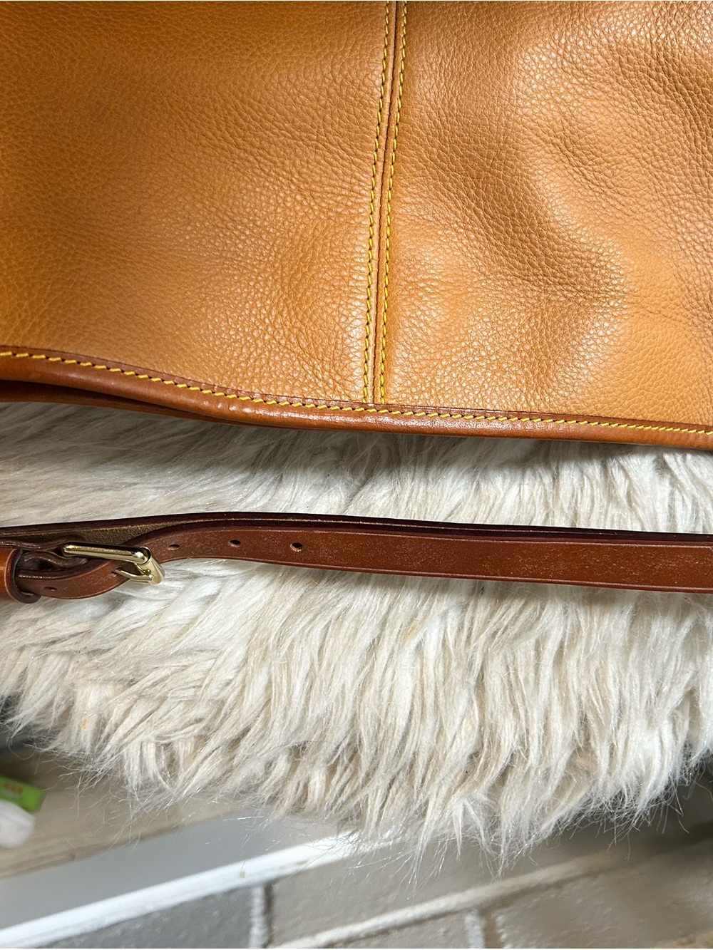 Classic Women's Leather Tote Bag in Cognac - Picture 6 of 6